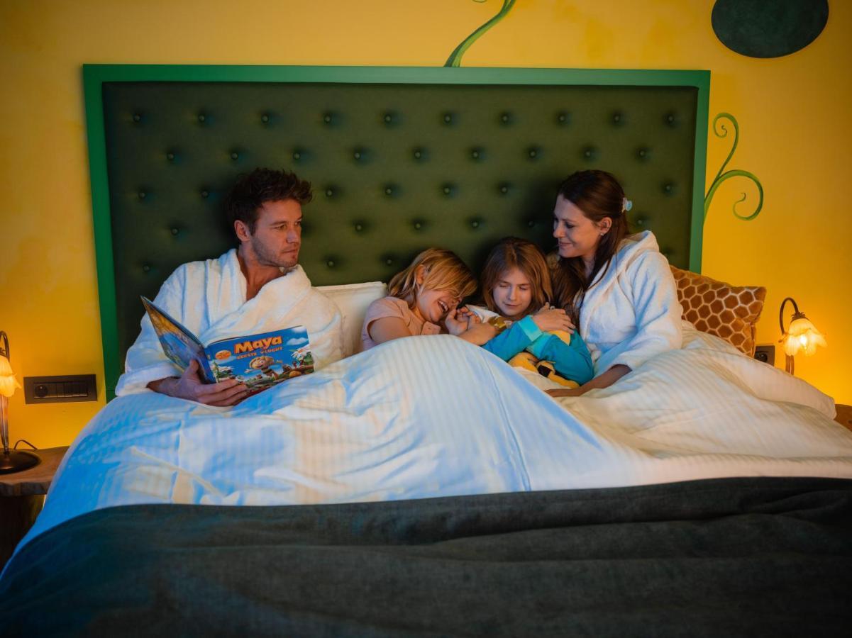 Hotel Theater