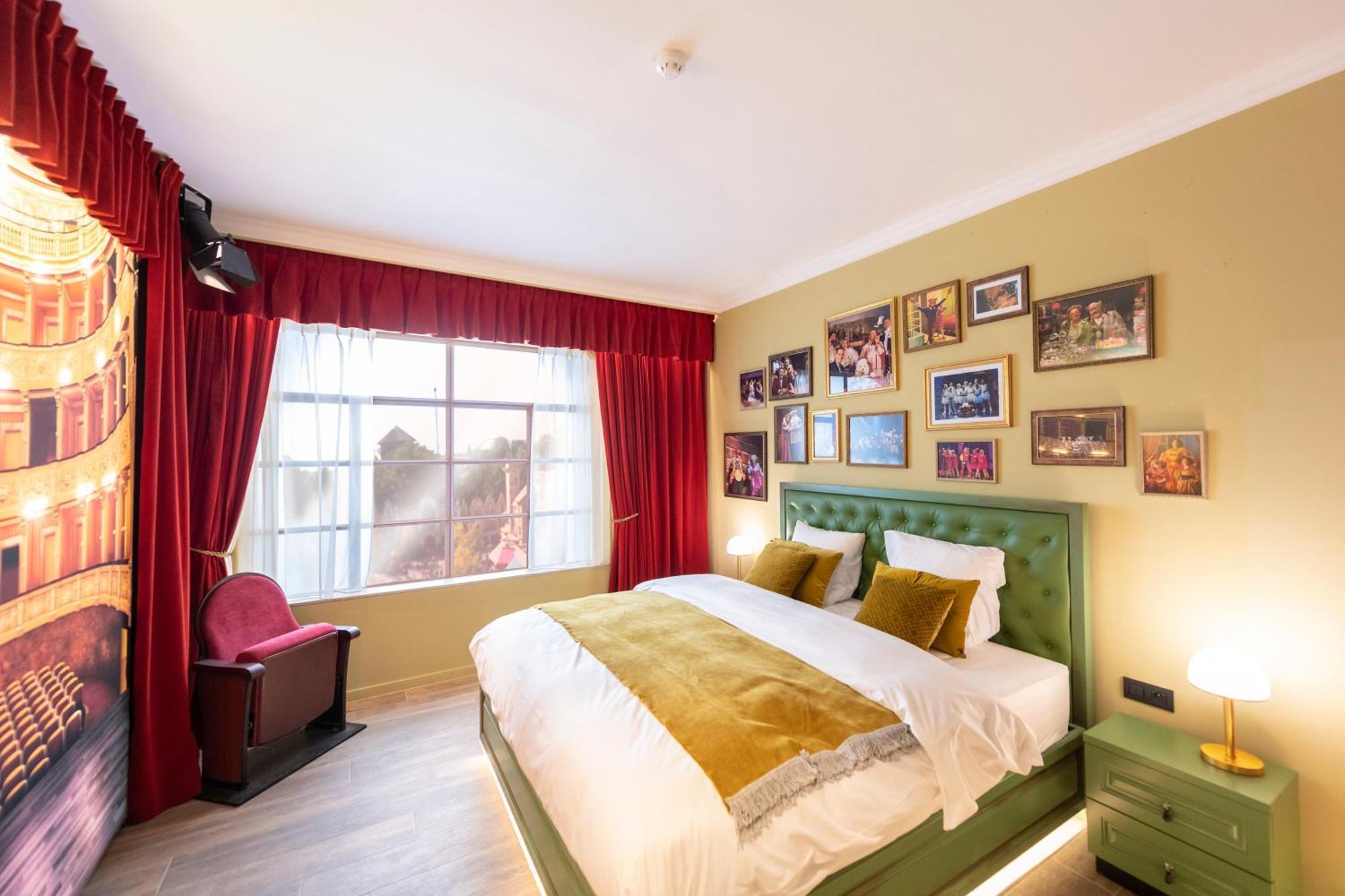 Theater Hotel