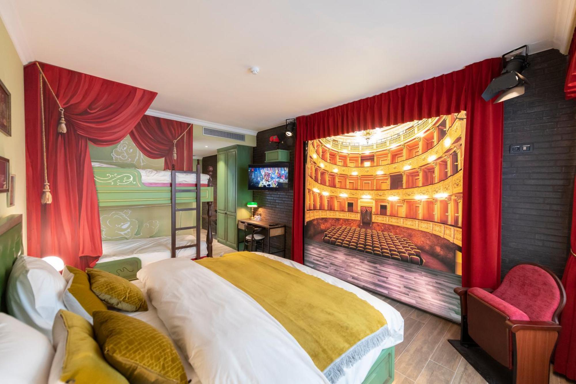 Hotel Theater