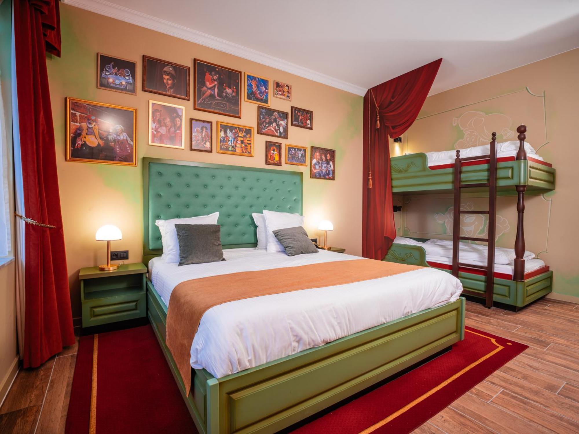 Theater Hotel 4*