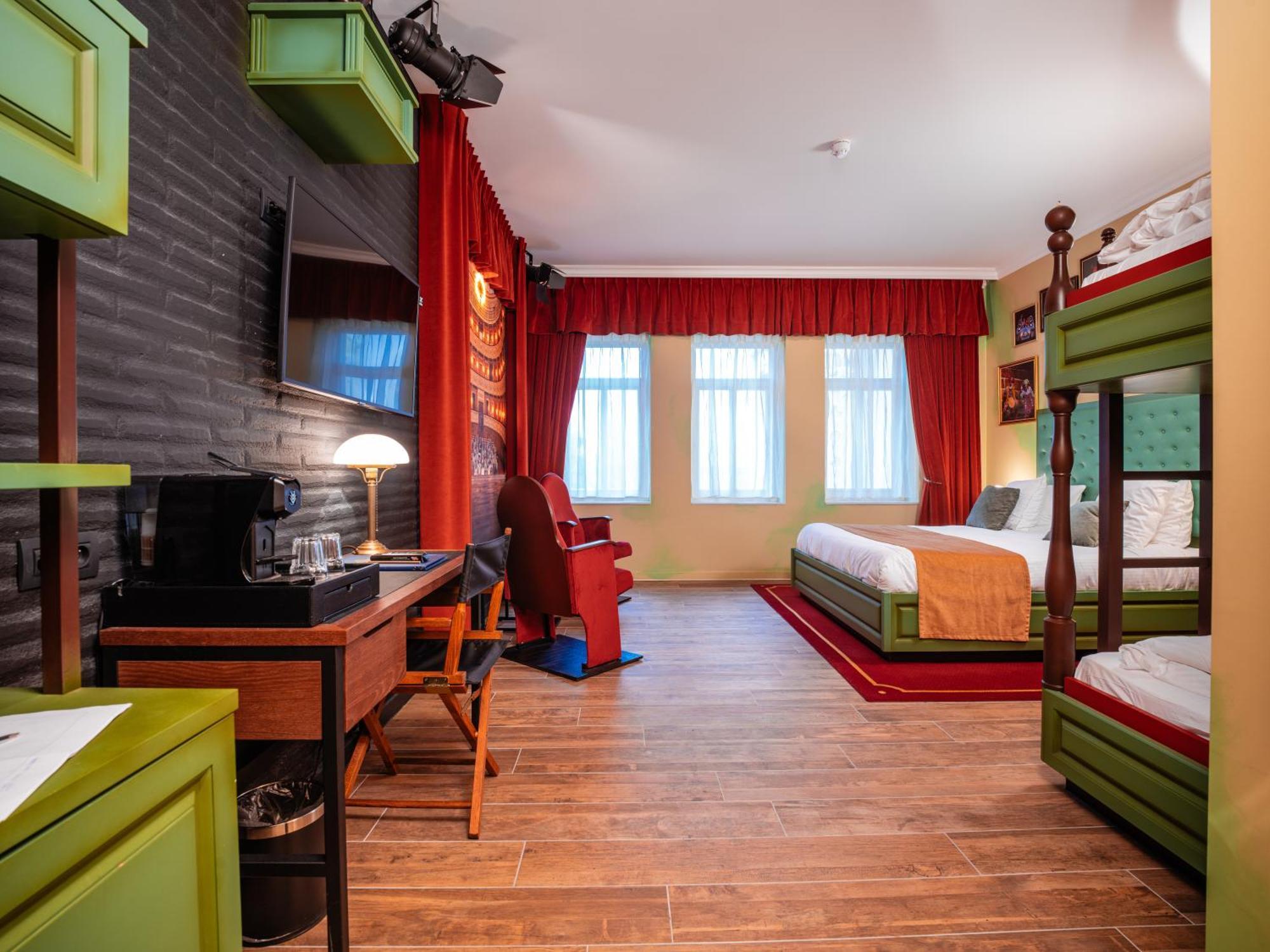 Theater Hotel